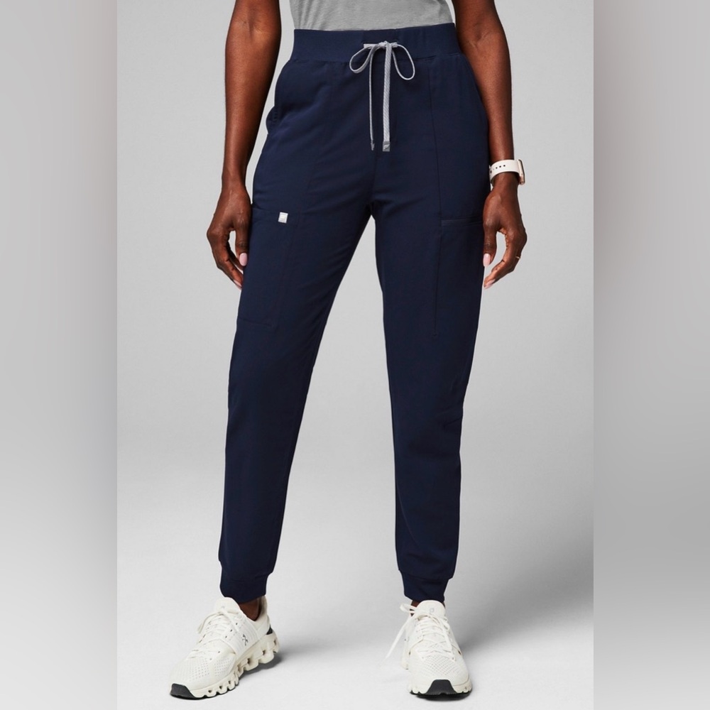 Fabletics High Rise On-Call Scrub Jogger 
Navy S